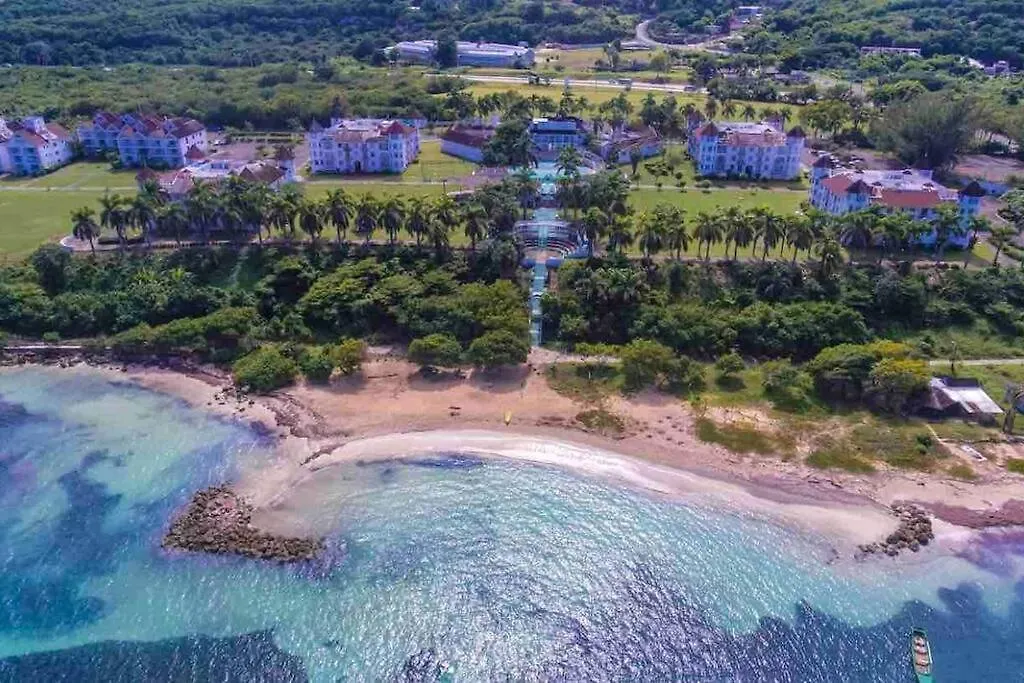 Apartamento Seaside Loft With Pool, Sea Castles, Montego Bay