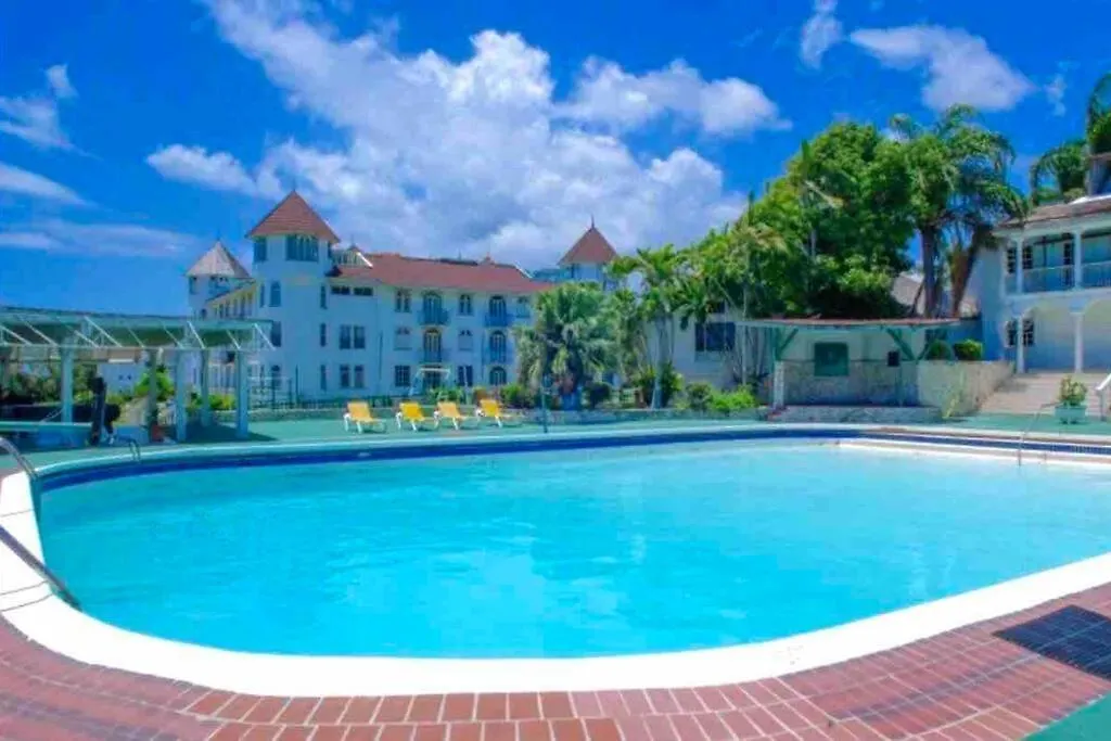 Seaside Loft With Pool, Sea Castles, Montego Bay Apartment